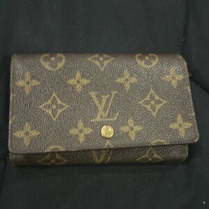 Louis Vuitton wallet! Beautiful with no callouts!
